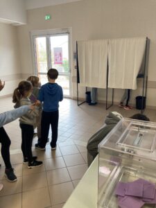 Les CM1-CM2 à l’élection du Conseil Municipal des Jeunes